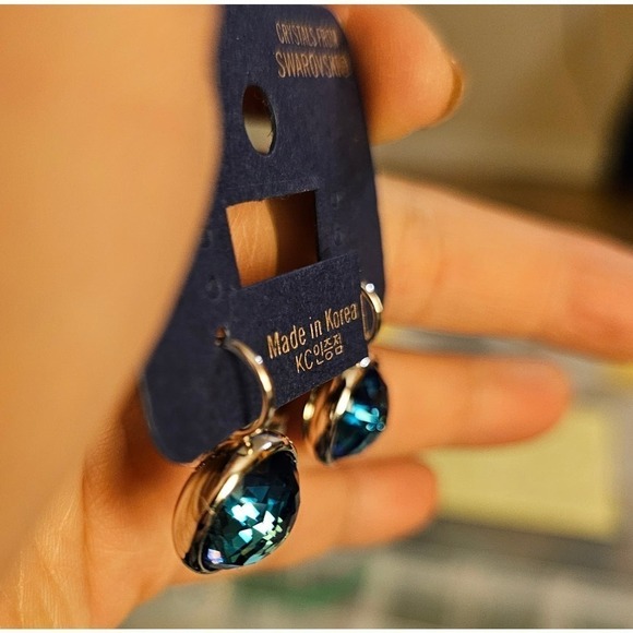 Swarovski Crystal Round Royal NWT!  Blue Earrings. Wedding. Leverback NO STAMP! - Picture 2 of 6